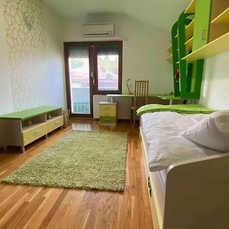 Family Friendly W/ Free Parking & Fast Wifi